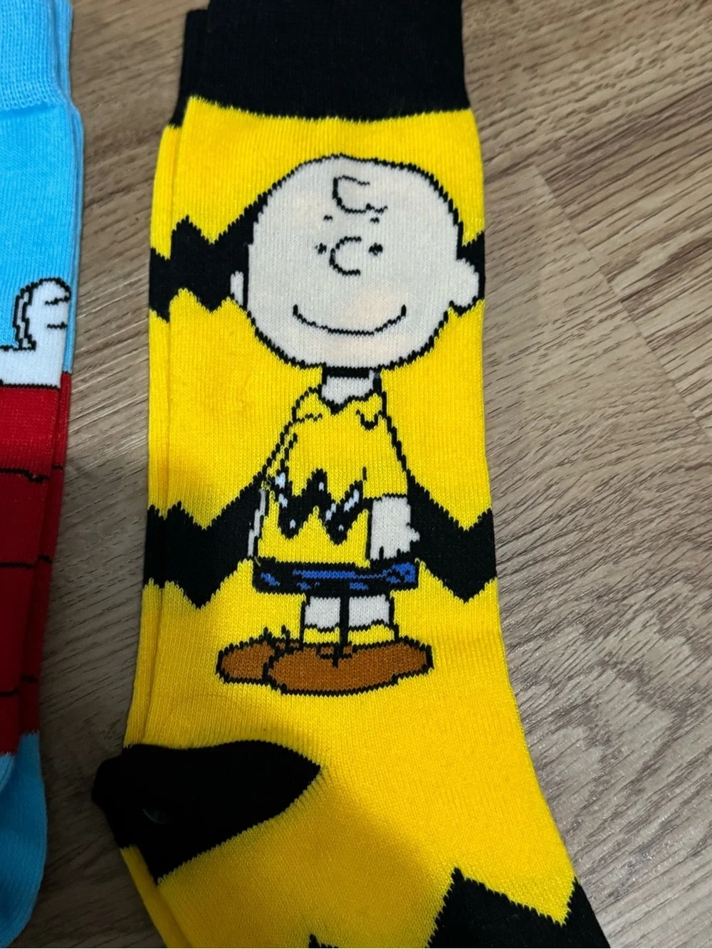 Odd Sox - Peanuts Snoopy Charlie Brown Novelty Funny Crew Socks, Size Large